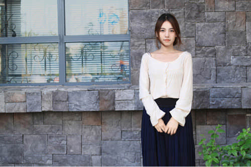 女生个性说说心情短语 都说姐漂亮。其实都是妆出来的
